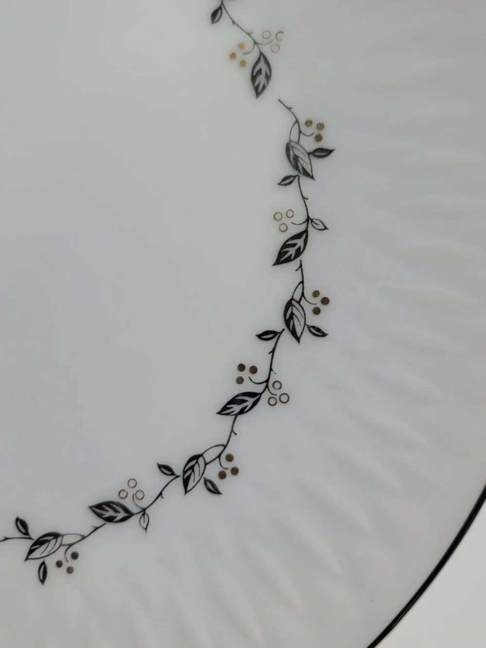 FOUR Sango Carillon Salad Plates White Gold Berries Platinum Leaves 8 Inch